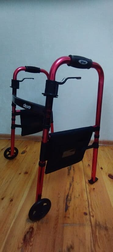 celikler: Asanlıqla qatlanan gəzmə aparatı. Çantasında saxlanıla bilər. Ayaqları — 3