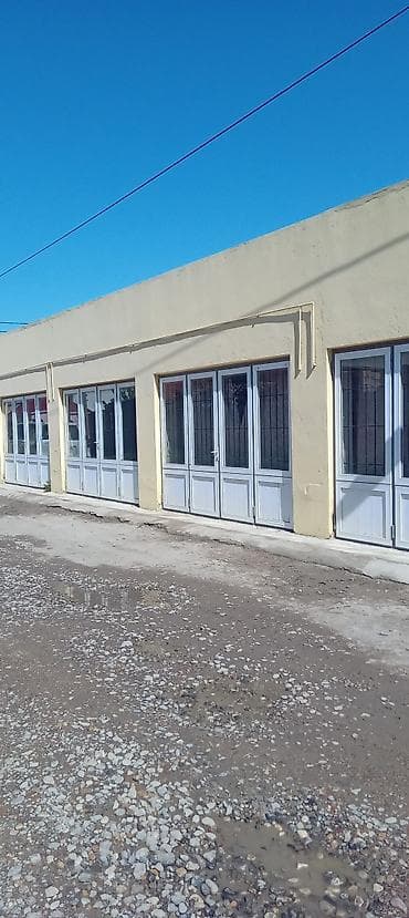 binədə: Satılır: Obyekt/binа Xüsusiyyətlər: - Bir mərtəbəli, uzun fasadlı — 1