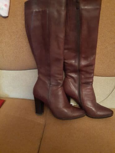 Qadın çəkmələri – dizə yaxın hündürlükdə, tünd qəhvəyi (bordoya çalan)