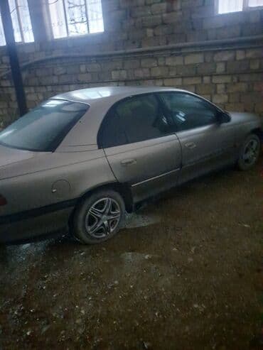 модельный ряд и цены на мерседес в баку: Satılır: gümüş rəngli 4 qapılı sedan. Xüsusiyyətlər: - Kuzov: sedan — 1