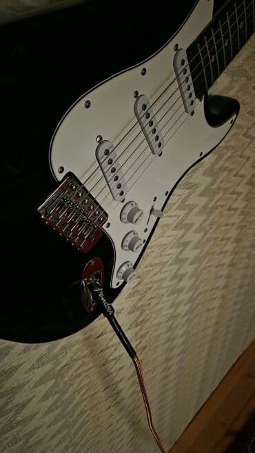 Fleytalar: Fender Stratocaster. Gitaranı+kalonkası+orginal fender şunur+sumkası+2 — 3