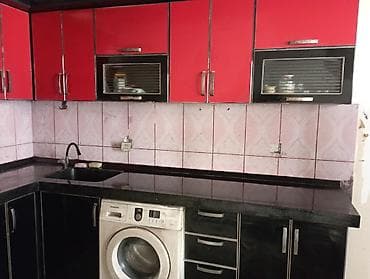 Qırmızı-qara künc mətbəx mebeli komplekti - Üst şkaflar: parlaq — 3