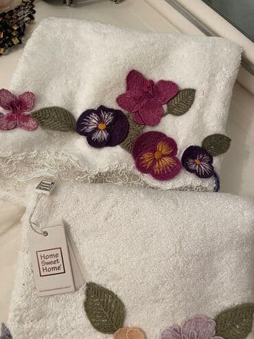 Güzgülər: 60 azn cutu teze desmal işlemeli — 2