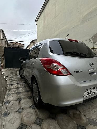 2008 nissan sunny: Nissan Tiida sedan, gümüşü rəng. - Kuzov: 4 qapılı sedan, orijinal — 6