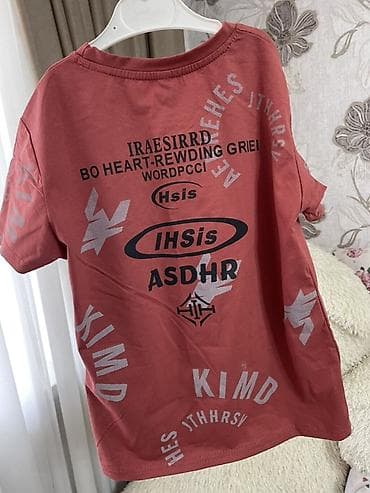 t shirt: Oğlan və ya qıza 
t shirt,köynək,futbolka.Yenidir. 7-8 yaşa uyğundur — 2