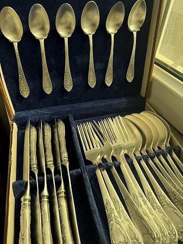 hascevher granit tava: Antik üslubda bəzəkli süfrə dəsti – metal çəngəl, bıçaq və qaşıqlardan — 6