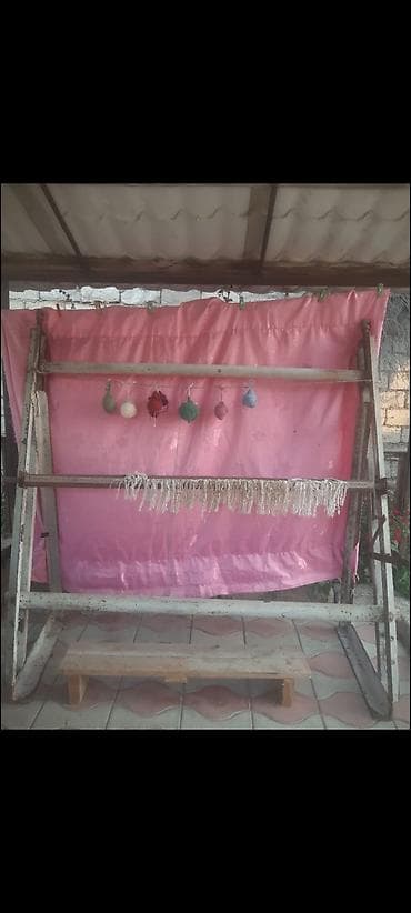 Ənənəvi xalça toxumaq üçün istifadə olunan möhkəm ağacdan hazırlanmış