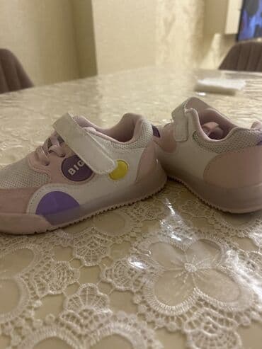 məktəb çantaları və qiymətləri: Uşaq ayaqqabıları dəsti ikisi 20 azn 27 razmer qara 26 ise krasovka — 1