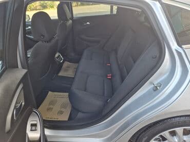 Şarj cihazları: Chevrolet Malibu sedan - Gümüş rəngli, aerodinamik kuzov, LED gündüz — 11