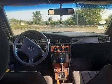 niva kuza: Mercedes-Benz 190E (W201) sedan - Rəng: gümüşü - Kuzov: 4 qapılı — 3