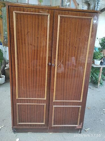 taxta ref: Mebel dəsti – klassik taxta vitrin və şkaflar Tərkibi: - Böyük divar — 2