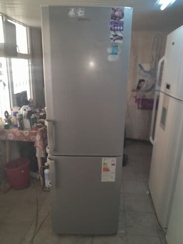 lg paltaryuyan ehtiyat hisseleri: İşlənmiş 2 qapılı Beko Soyuducu Satılır, rəng - Gümüşü, Təkərli — 1