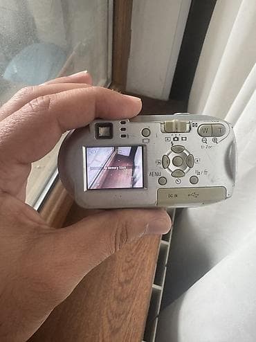 Sony Cyber-Shot DSC P41 reqemsal fotoaparati tam islek veziyyetdedir