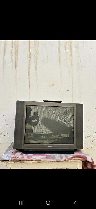 televizo: Sony kineskop televizor - Model: Sony Trinitron (CRT) - Ekran — 1