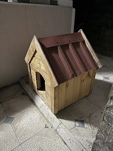 Taxta it evi - Material: möhkəm təbii ağac lövhələrindən yığılmış