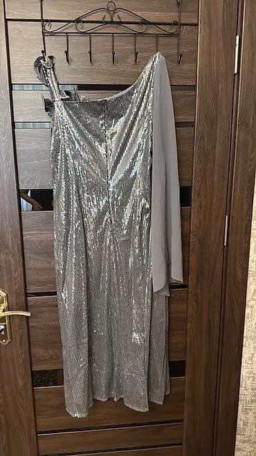Gümüşü rəngdə, birqollu ziyafət/libas. - 44 razmer - Dizayn — 2