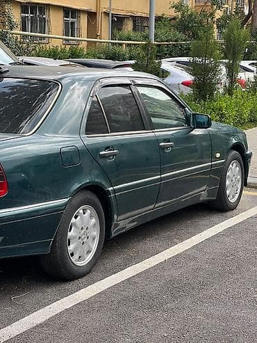 mersedes qapi: Mercedes-Benz sedan (W202 C‑Class) – tünd yaşıl rəng Əsas — 2