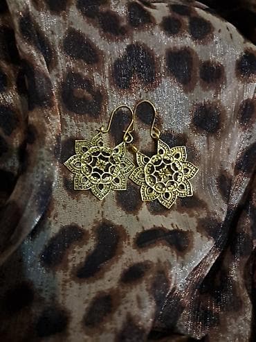 qadın vyetnamkaları: Qızılı rəngli asma sırğalar – mandala/papatya motivli - Material — 3