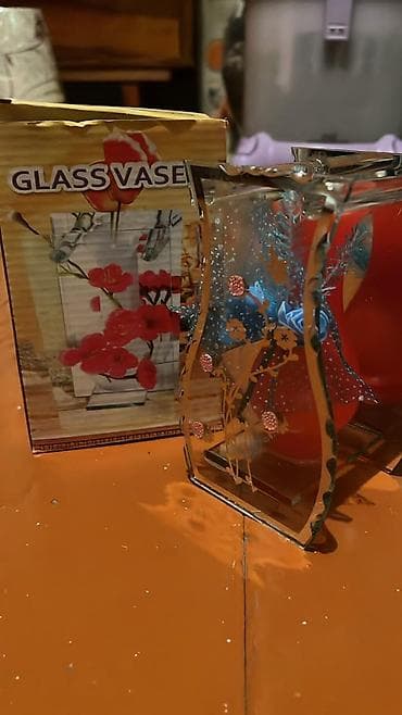 divar bezekleri: Bir vaza — 2