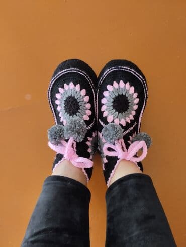 ucuz həyət evləri: Əl işi toxunma ev tuflisi - Material: yumşaq akril sapla əl ilə — 1