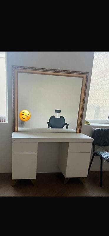 Makiyaj üçün masa, Güzgülü