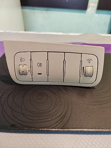 Avtomobil üçün ön panel işıqlandırma və idarəetmə bloku. Bu hissə — 4