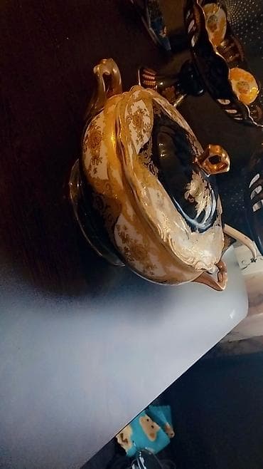 qab qacaq ecemi: Mavi-qızılı dekorlu porselen 3-luk dəst.2meyvə qabı 1 isti xörək qabı — 6