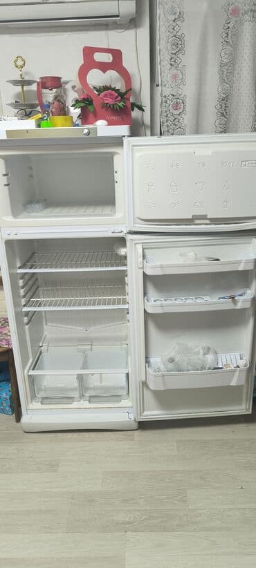 холодильник: Б/у 2 двери Indesit Холодильник Продажа, цвет - Белый — 5