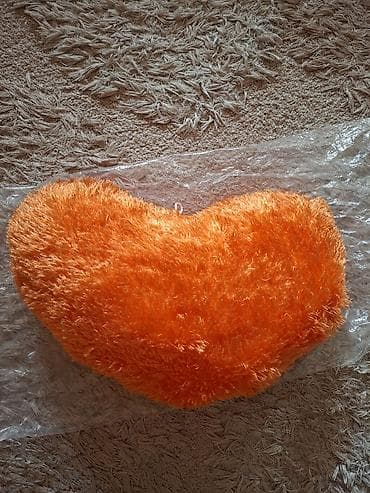 Balışlar, yastıqlar: Ürek formali döşekce, dekor. Tezedi paketde orta boyuklukde — 1