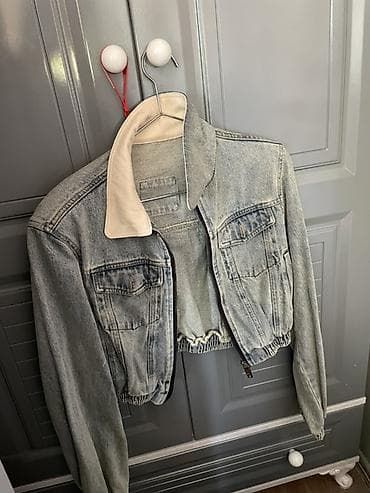 Şəxsi əşyalar: Qısa denim gödəkcə - Material: yuyulmuş denim (açıq boz/solğun mavi — 1