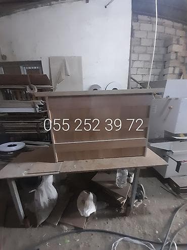 Yeni, Müdir üçün, Kvadrat masa