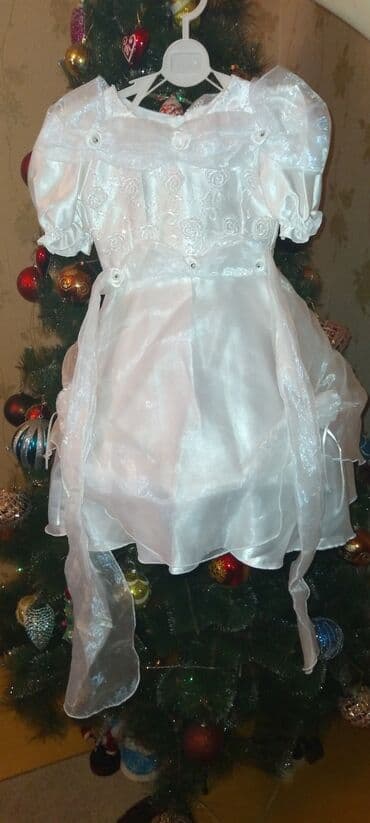 Donıar birdəfə geynilib, təzə kimidir, güllü 5,6 yaşa, digəri isə 2,3