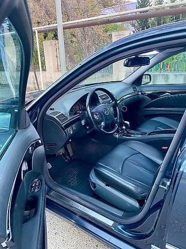 ford 8 1: Mercedes-Benz E-Class: 2.7 l | 2003 il Sedan — 4
