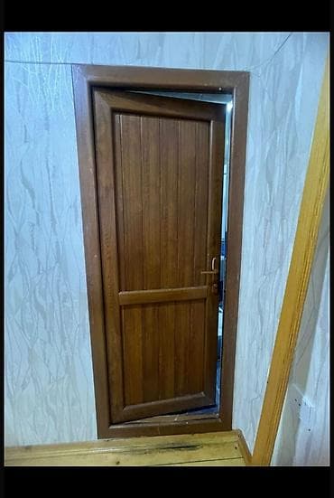 Plastik qapi 200/80sm 70azn Zərifə göz klinikasının yani 3466 leli