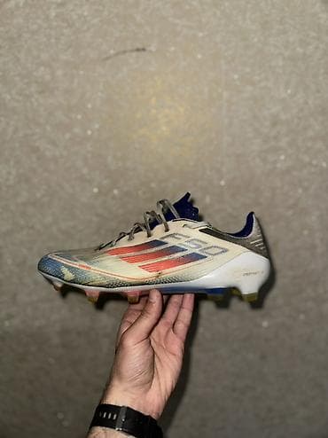 Butslar: Butslar Adidas, Ölçü: 44 — 2