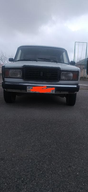 kumho teker: VAZ 2107 sedan - Kuzov: 4 qapılı sedan, rəng – ağ - Mühərrik: benzin — 3