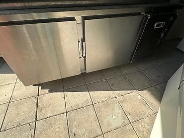 Paslanmayan poladdan peşəkar soyuducu iş masası - 2 qapılı, alt
