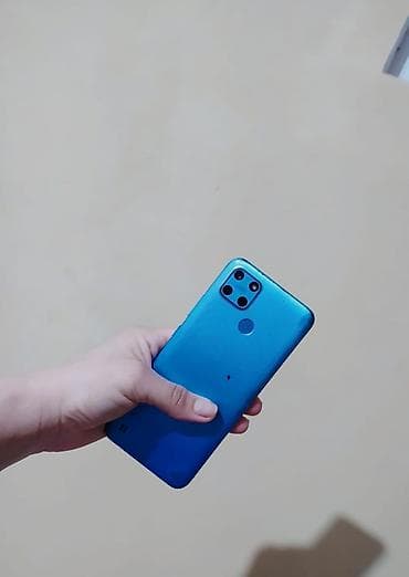 galaxy not 10: Mavi rəngli smartfon - Tam ekranlı ön panel, mərkəzdə kamera üçün — 2