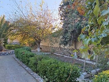 Satis üçün 4 otaqlı, mebelli və texnikalı mənzil. - Yataq otaqları: 2 — 9