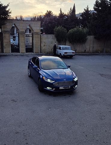 Ford: Model: Ford Fusion (mavi sedan) Texniki xüsusiyyətlər və təchizat: - — 2