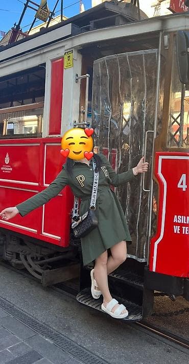 ağ sumka: Qadın geyimləri seti - Qırmızı mini don: dizə qədər, V-yaxa, ön — 6