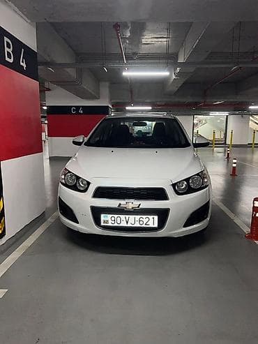 Chevrolet Aveo: 1.4 l | 2012 il 178000 km Sedan