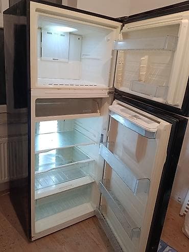 vintage kamera: Qara rəngli iki qapılı soyuducu (üstü dondurucu) - Üst kamera — 2