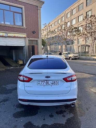 Ford Fusion sedan – ağ rəng, 4 qapı, 5 yerlik. Əsas xüsusiyyətlər: -