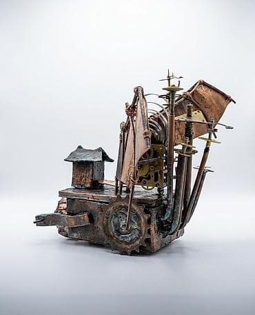 ev dekoru: “Səyahət” Material : keramika, metal Ölçü : 26x28x36 sm, 2026 Əsər — 1
