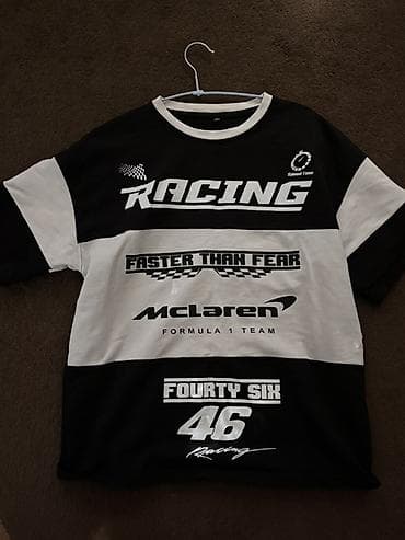 kis: Racing temalı qara-ağ unisex T‑şört - Ön dizayn: “RACING”, “Faster — 1
