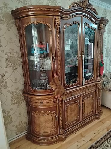 klassik metbex mebeli: Klassik üslubda iri vitrin-bufet - Material: təbii ağac əsasında, qoz — 1