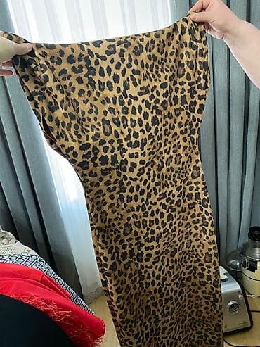 Leopard naxışlı qadın paltarı - Uzun model, bədənə oturan kəsim - Qol