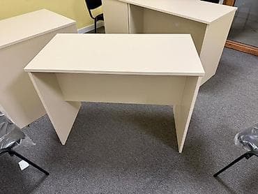 ofis levazimatlari: Ofis/iş masası – açıq krem rəngdə, klassik düz xəttli dizayn. - — 1
