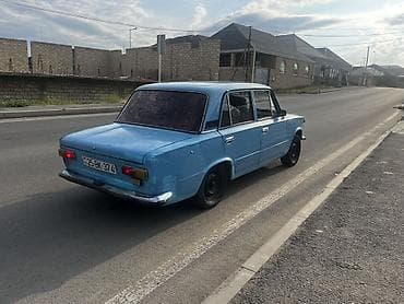 VAZ/Lada klassik sedan təqdim olunur. Avtomobil 4 qapılı kuzova